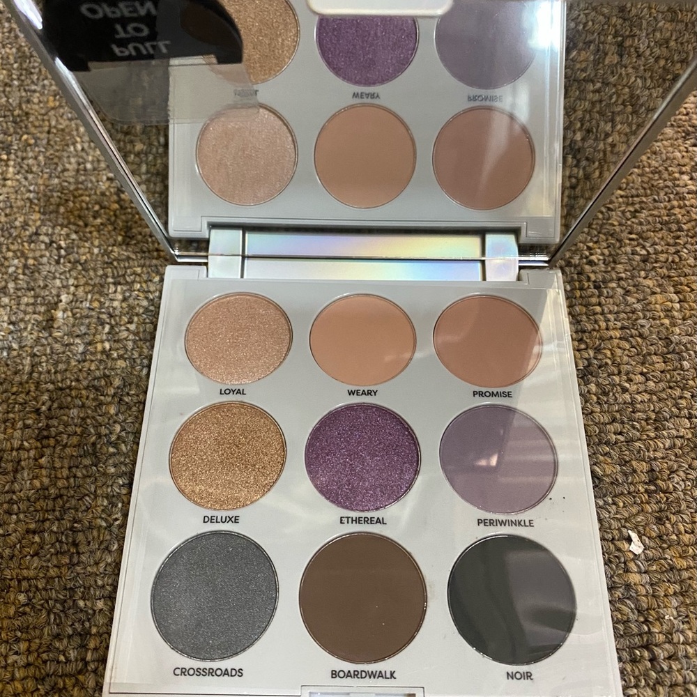 9 Shade eyeshadow palette